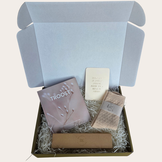 Troostmoment – Cadeaubox met boek en kaarsjes 💛