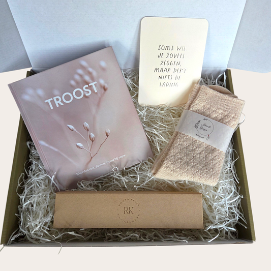 Troostmoment – Cadeaubox met boek en kaarsjes 💛
