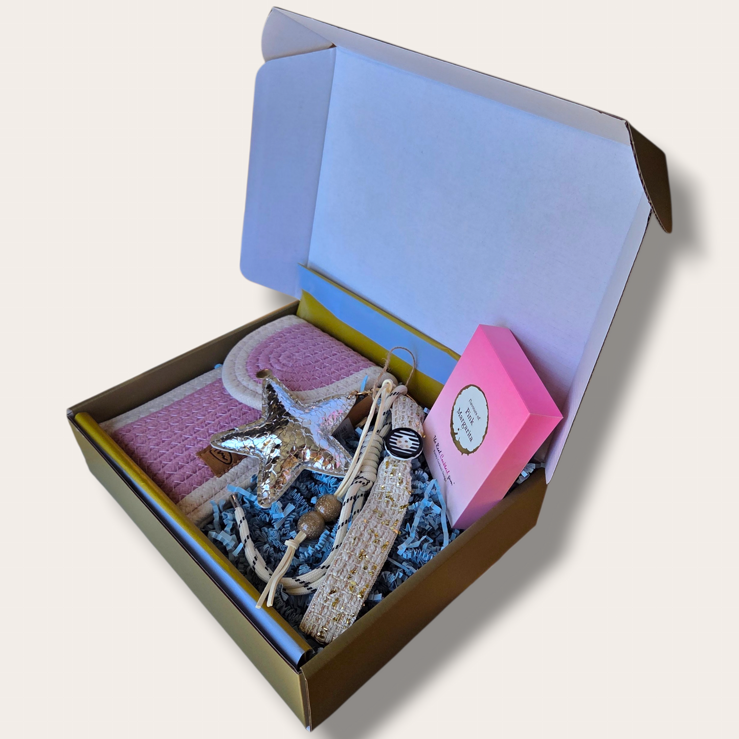 Trendy cadeaubox voor haar – Tas, bag charm & lekkers