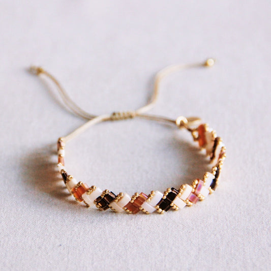 Gevlochten tilabead armband - nude colors
