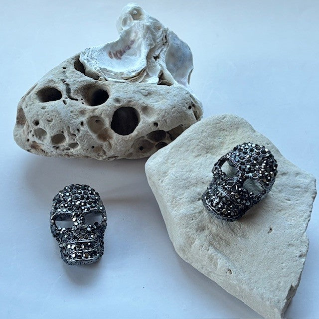 Broche: Doodshoofd-zwart met strass steentjes