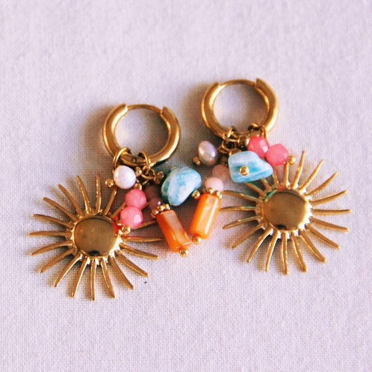 Oorring met trosje van edelsteentjes en zon