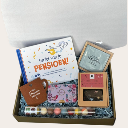 Geniet van je Pensioen – Luxe Cadeaubox voor Haar met Thee, Zoet & Herinneringen