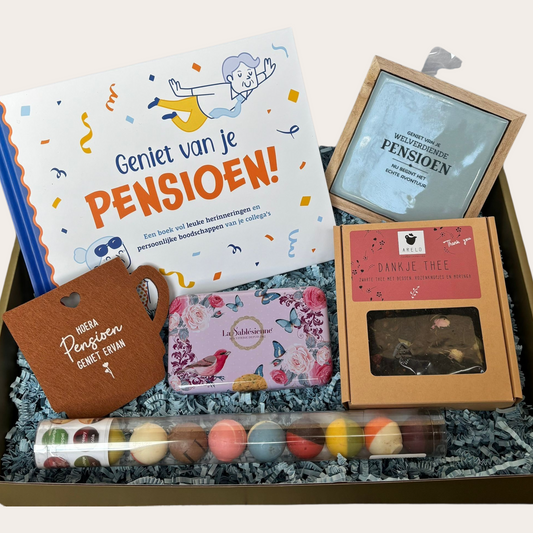 Geniet van je Pensioen – Luxe Cadeaubox voor Haar met Thee, Zoet & Herinneringen