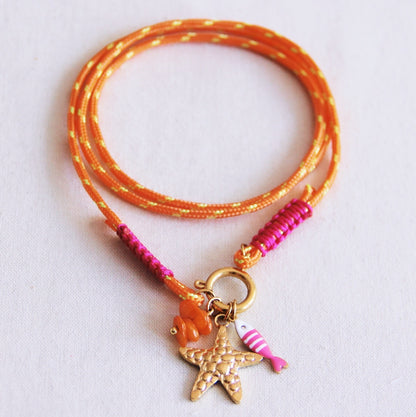 Surf kettinkje met bedeltjes - oranje/roze
