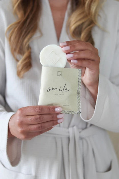 LEEFF shaving soap bar mint: Smile