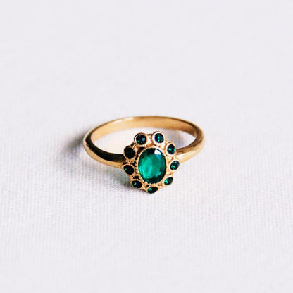 Vintage ring met groene steentjes