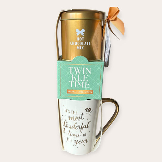 Kerstbeker met koek en hot choco