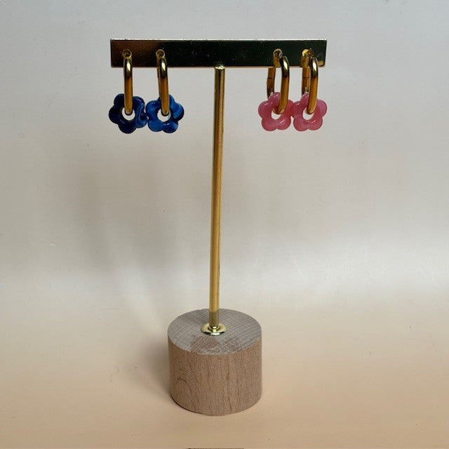 Oorbellen: Creolen met bloem hanger