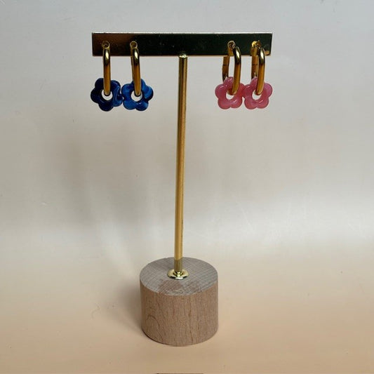 Oorbellen: Creolen met bloem hanger