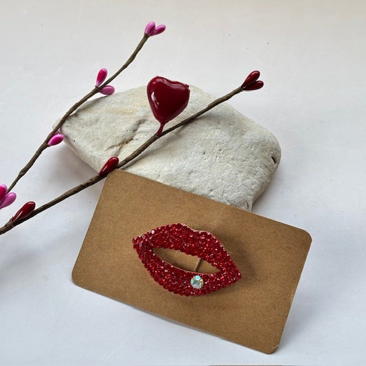 Broche Rode Mond met Steentjes – Valentijn Editie