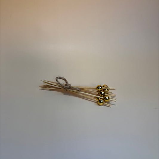 Houten cocktailprikkers gouden bal