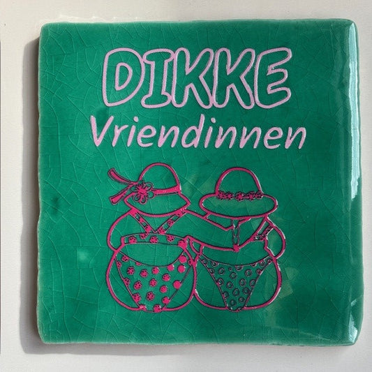Tegel: Dikke vriendinnen