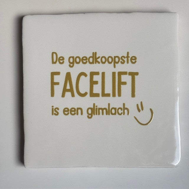 Tegel: De goedkoopste facelift is een glimlach