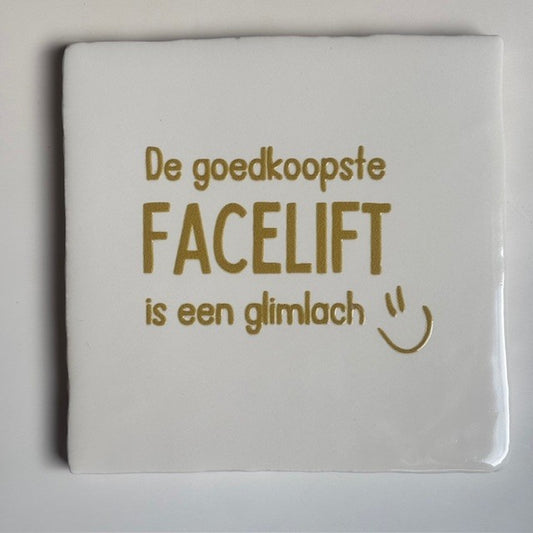 Tegel: De goedkoopste facelift is een glimlach