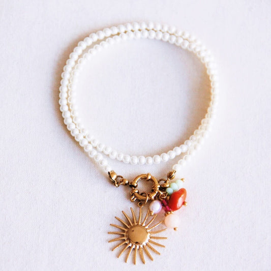 Parelketting met zon en trosje van edelsteentjes