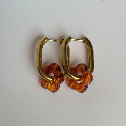 Oorbellen: Creolen met bloem hanger