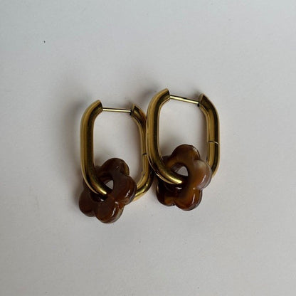 Oorbellen: Creolen met bloem hanger