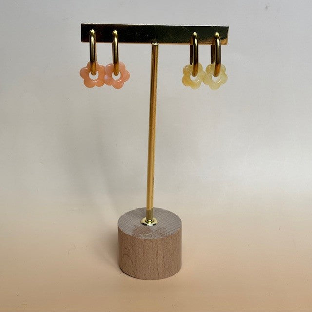 Oorbellen: Creolen met bloem hanger
