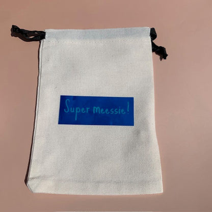 Wit katoenen trekkoordzakje 'Super Meessie!