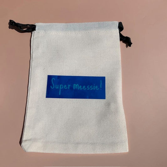 Wit katoenen trekkoordzakje 'Super Meessie!