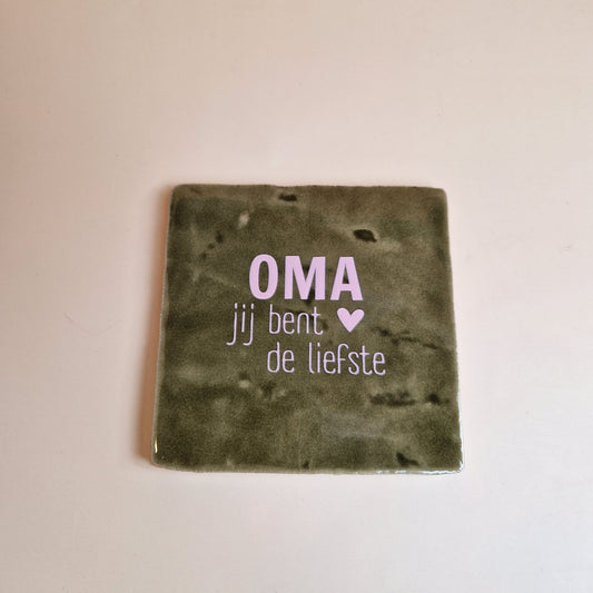 Tegel: Oma, jij bent de liefste