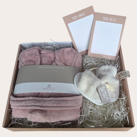 🎁 Baby Cadeaubox Badjas & Slofjes – Kraamcadeau Meisje