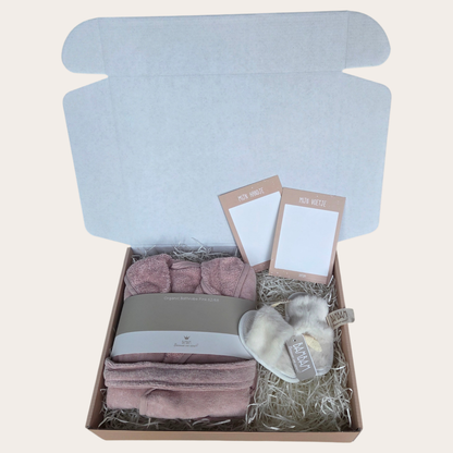 🎁 Baby Cadeaubox Badjas & Slofjes – Kraamcadeau Meisje