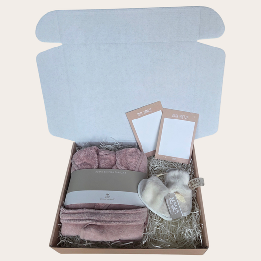 🎁 Baby Cadeaubox Badjas & Slofjes – Kraamcadeau Meisje