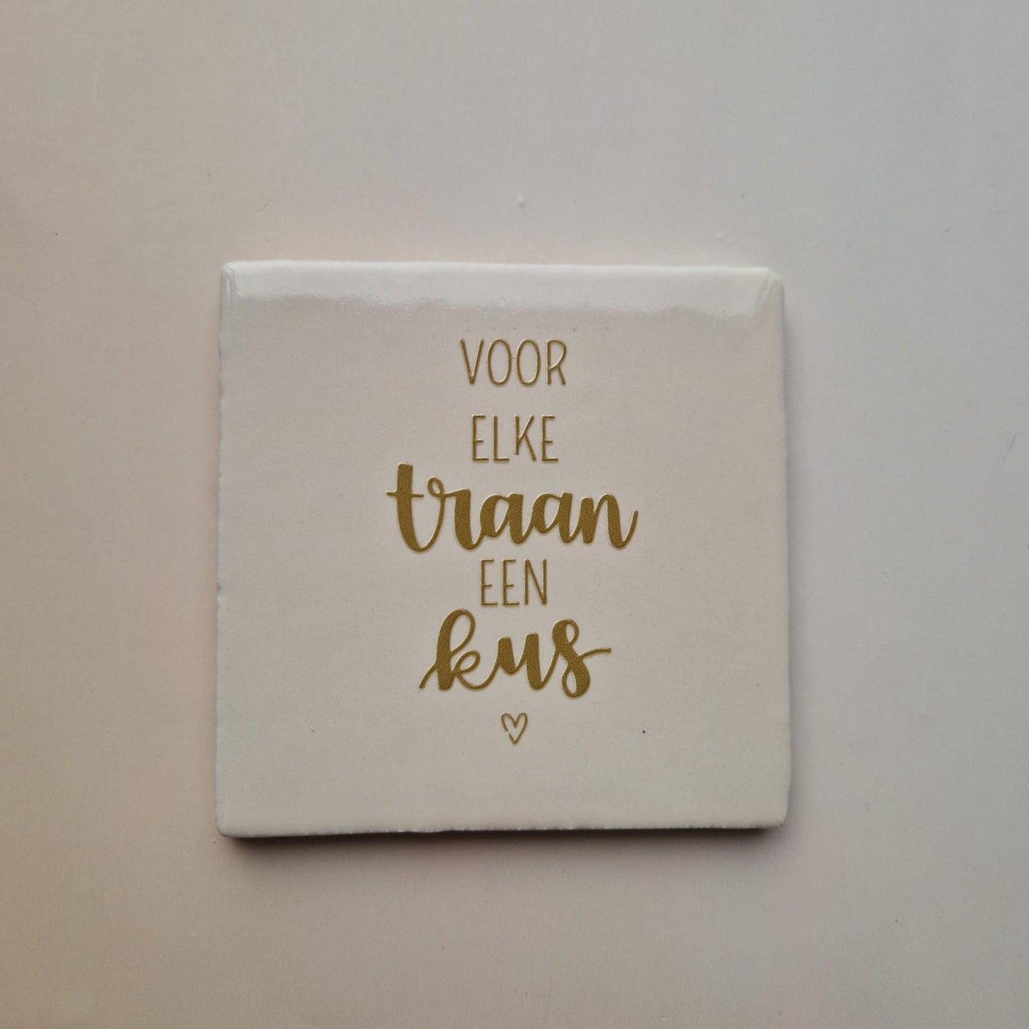 Tegel: Voor elke traan een kus