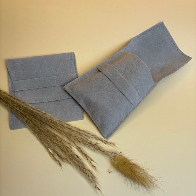 Suede sieraden zakje