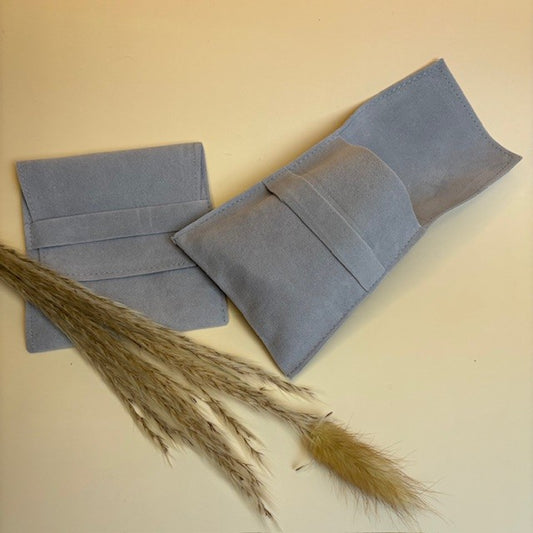 Suede sieraden zakje