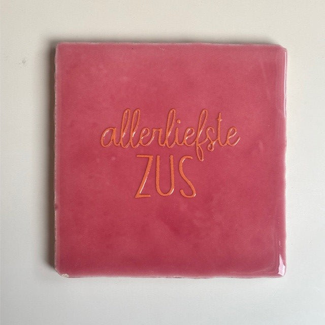 Tegel: Allerliefste zus